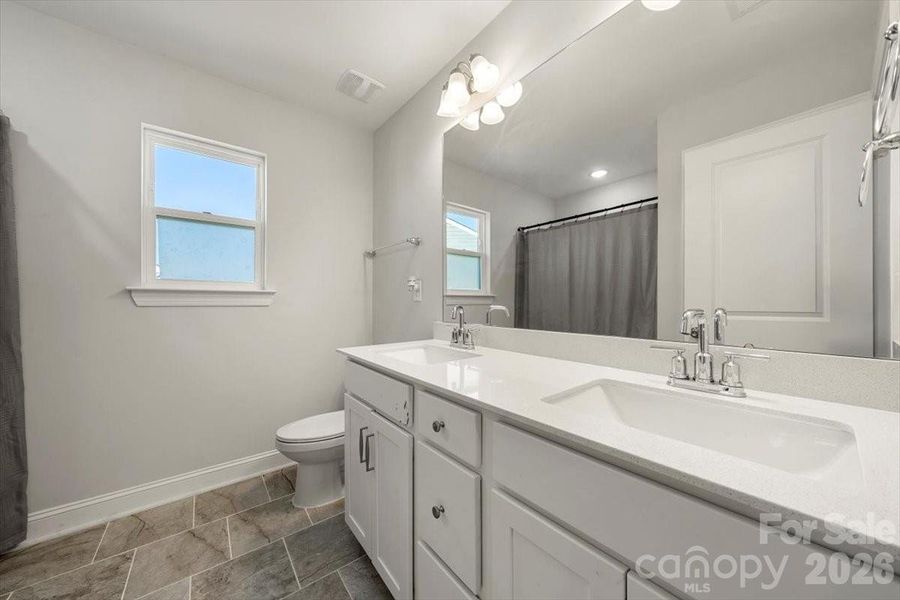 2nd floor full bathroom
