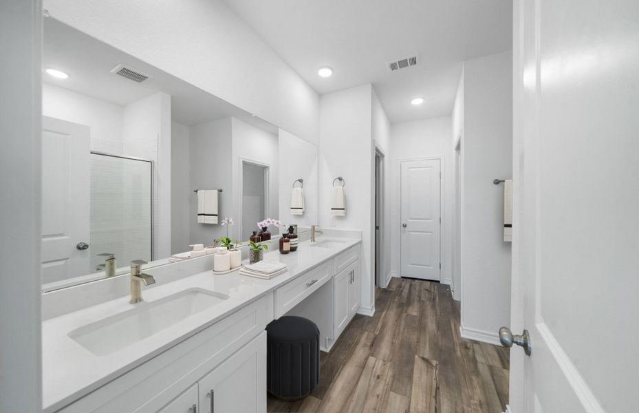 Furnished interior view inside a new home in River Ranch, Dayton (Image 9).