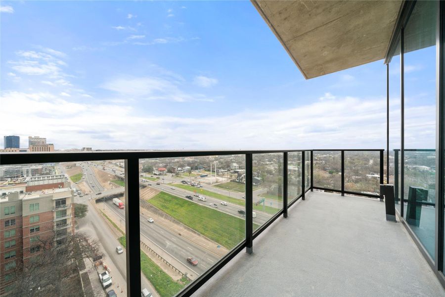 Experience urban living on your generously sized balcony with views of Downtown Austin, DKR stadium, and more.