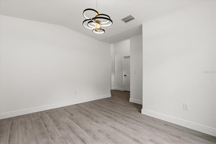 Spacious, unfurnished interior of a new home in , Leesburg (Image 14).