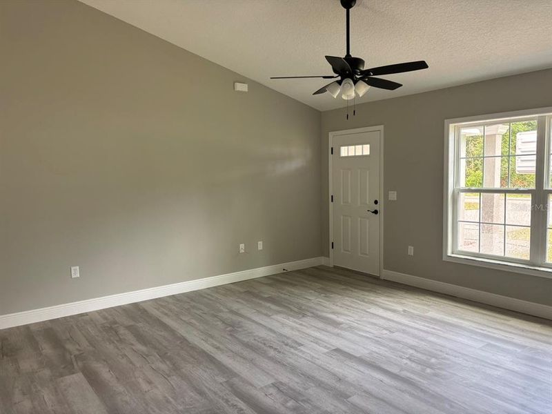 Spacious, unfurnished interior of a new home in , Dunnellon (Image 13).
