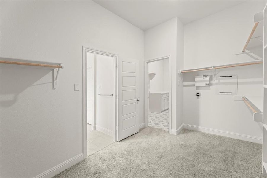 17. 403 Heritage Hill - Closet