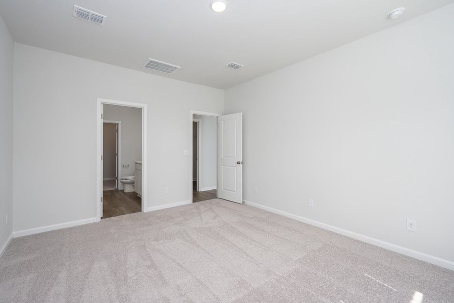 Spacious, unfurnished interior of a new home in Bradford Pointe, Summerville (Image 13). Spacious, unfurnished interior of a new home in Bradford Pointe, Summerville (Image 13).