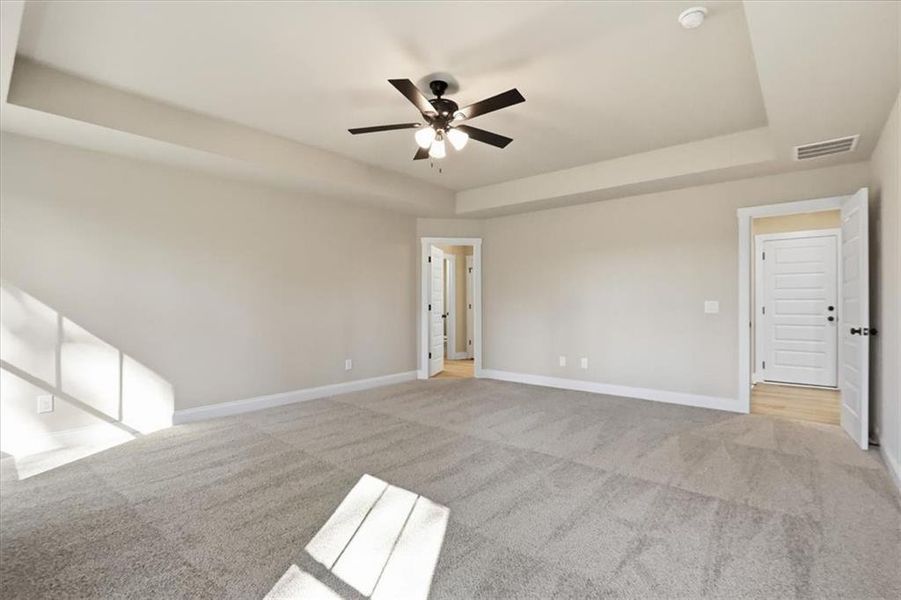 Spacious, unfurnished interior of a new home in , Hartwell (Image 44).