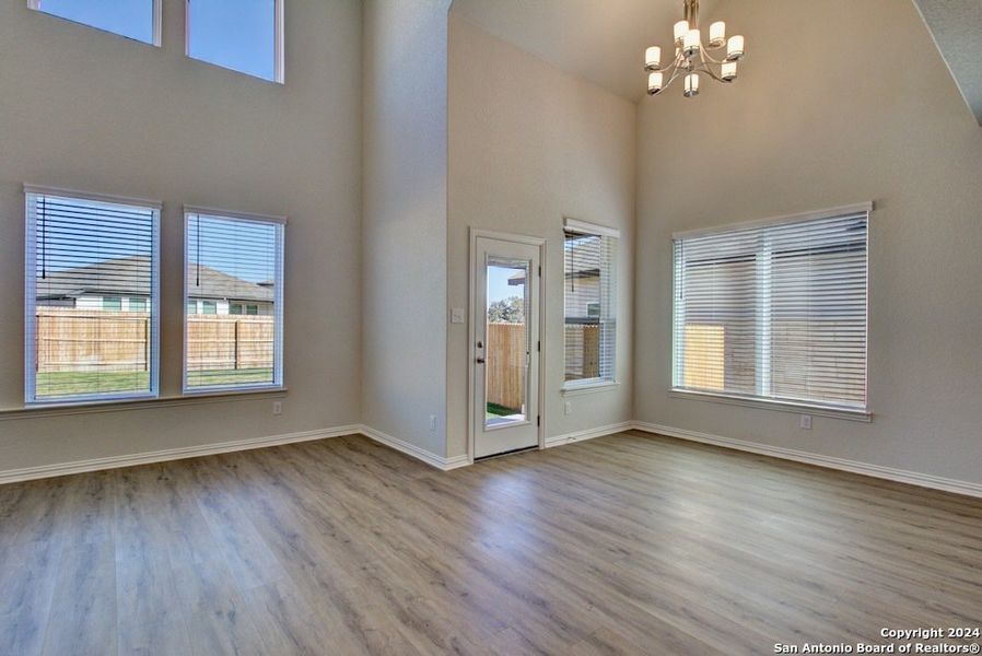 Spacious, unfurnished interior of a new home in Veranda, San Antonio (Image 17).
