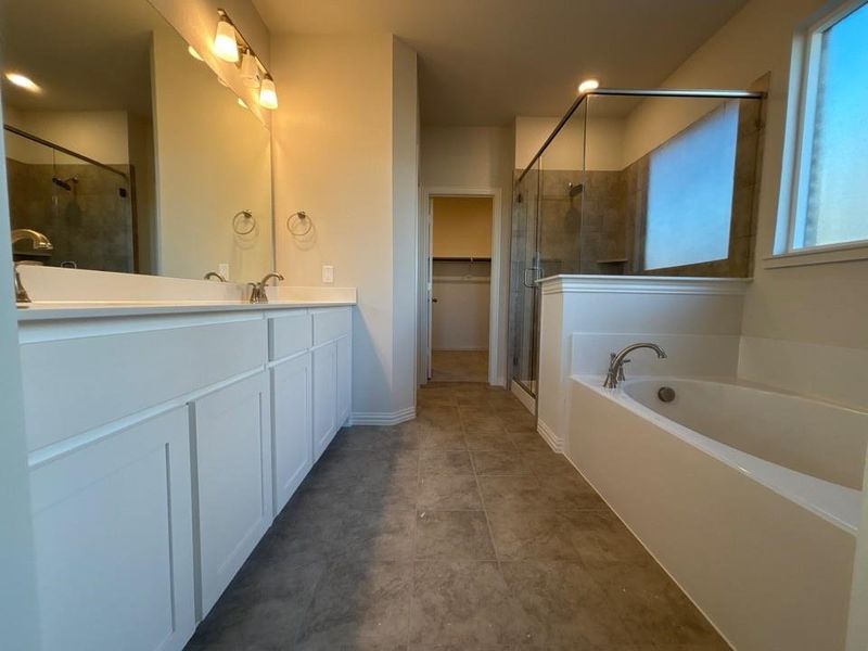 Furnished interior view inside a new home in Waterford Park, Weatherford (Image 12).