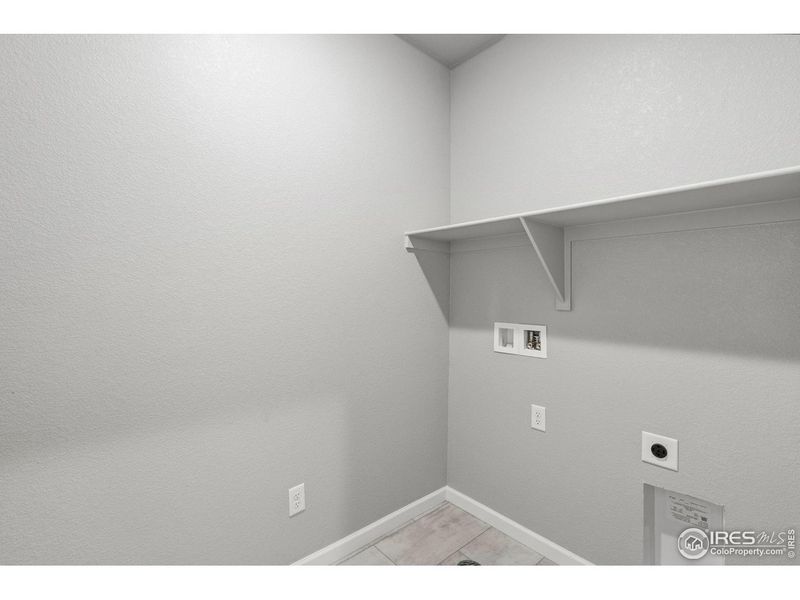 Spacious, unfurnished interior of a new home in Cordovan, Longmont (Image 19). Spacious, unfurnished interior of a new home in Cordovan, Longmont (Image 19).