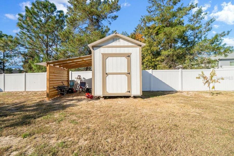 Exterior details and patio area of a home in , Ocala (Image 15).