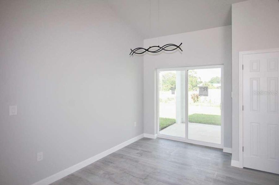 Spacious, unfurnished interior of a new home in , Sebring (Image 11).