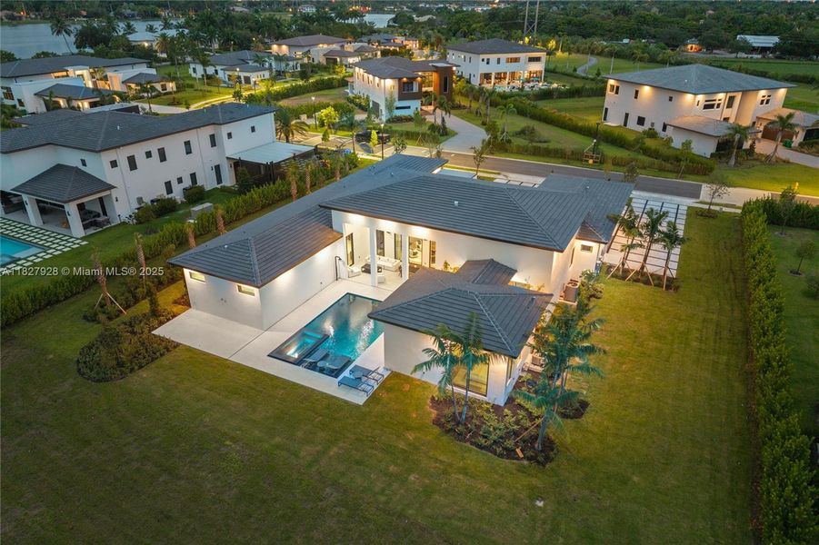 Exterior details and patio area of a home in , Davie (Image 3).