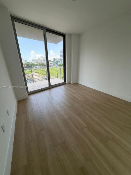 Spacious, unfurnished interior of a new home in , Miami (Image 14).
