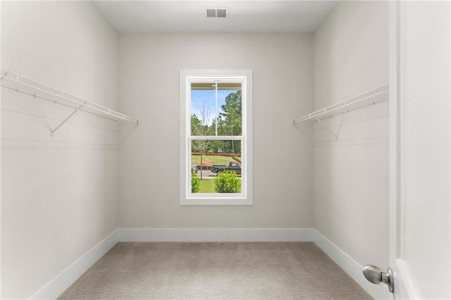 Spacious, unfurnished interior of a new home in Hillgrove Preserve, Powder Springs (Image 40).
