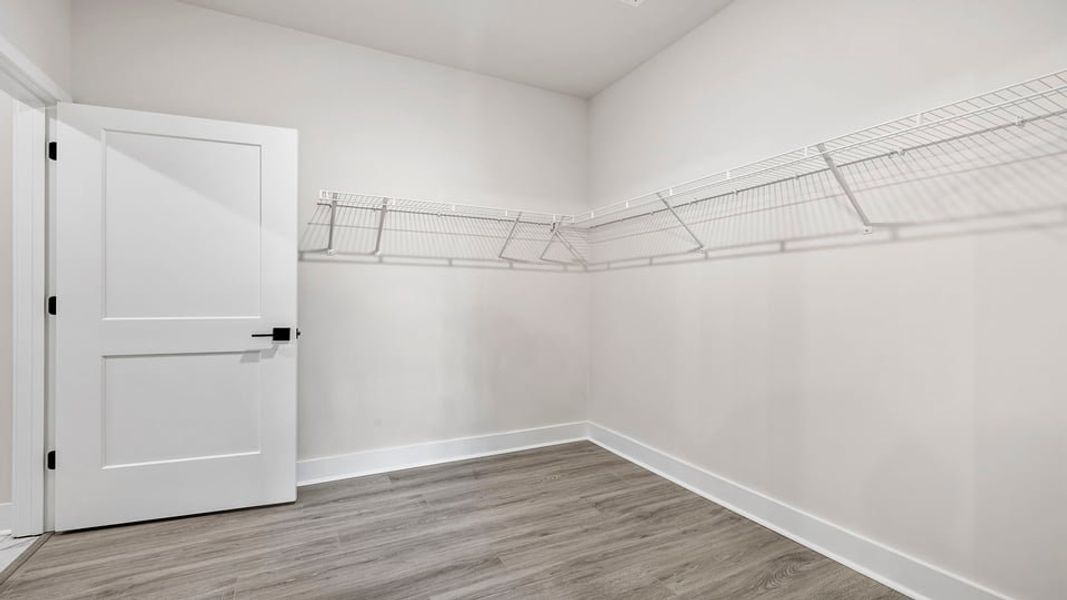 Spacious, unfurnished interior of a new home in Cottonwood Ridge, Piedmont (Image 28).