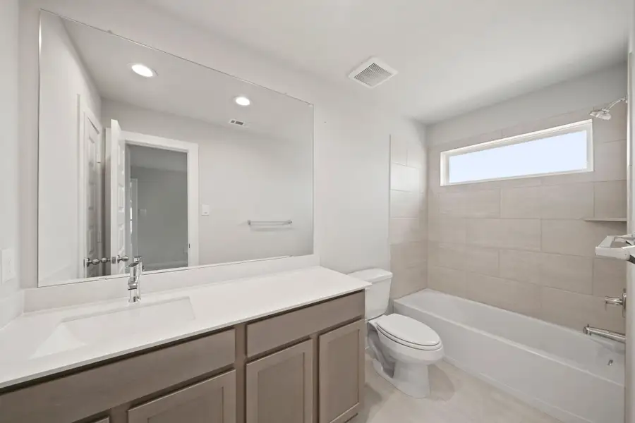 Furnished interior view inside a new home in Huntington Place, Rosharon (Image 10). Furnished interior view inside a new home in Huntington Place, Rosharon (Image 10).