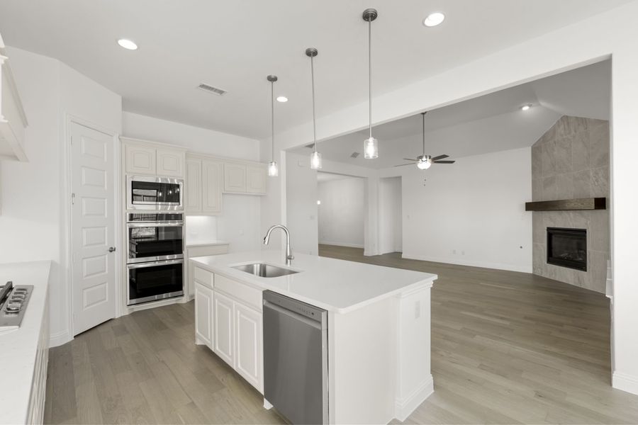 Representative furnished interior of a home built from the Del Rio by Windsor Homes in Anna Town Square, Anna (Image 8).