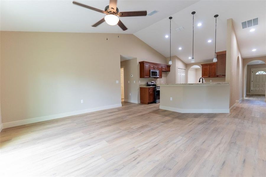 Spacious, unfurnished interior of a new home in Marion Oaks, Ocala (Image 49).