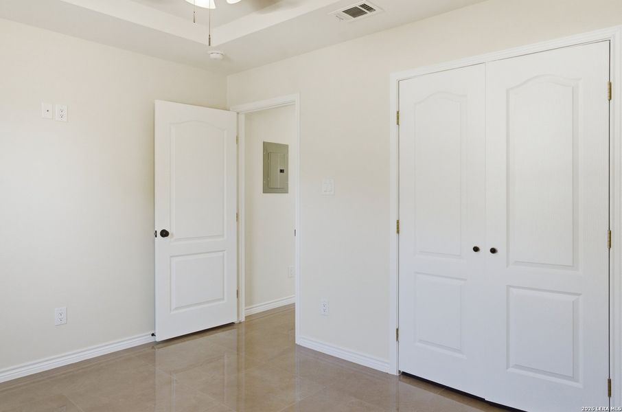 Spacious, unfurnished interior of a new home in , Eagle Pass (Image 14).