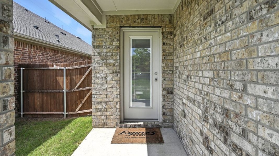 Image 12 representing the Diana by D.R. Horton in Elevon, Lavon, TX. Image 12 representing the Diana by D.R. Horton in Elevon, Lavon, TX.