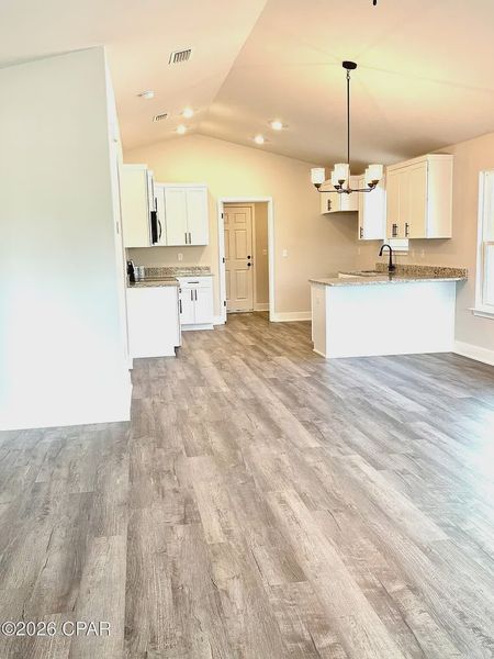 Spacious, unfurnished interior of a new home in East Bay, Panama City (Image 5).