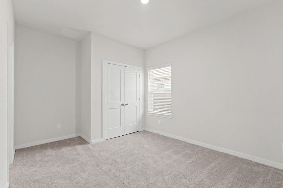 Spacious, unfurnished interior of a new home in Lago Mar, Texas City (Image 22).