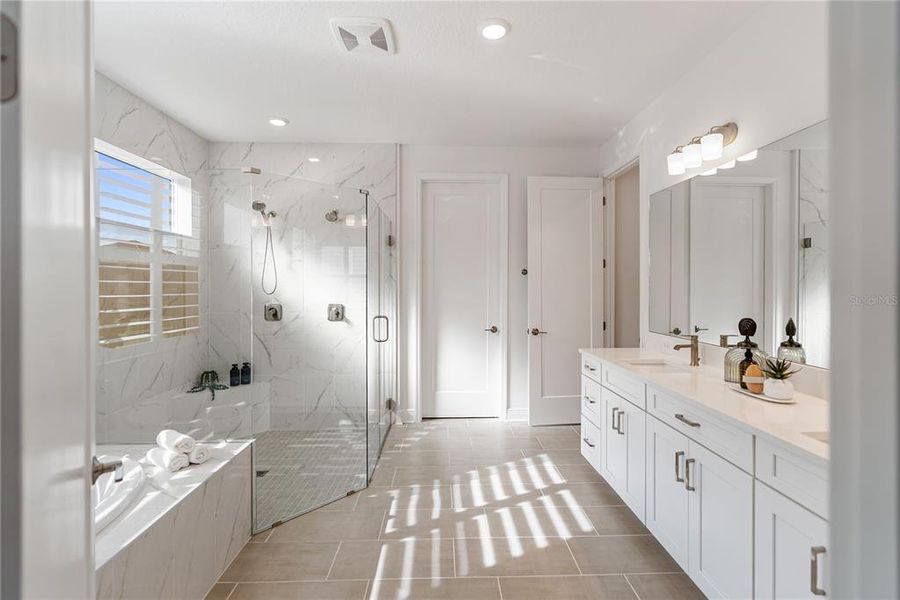 Furnished interior view inside a new home in Sweetwater at Lakewood Ranch, Bradenton (Image 64). Furnished interior view inside a new home in Sweetwater at Lakewood Ranch, Bradenton (Image 64).