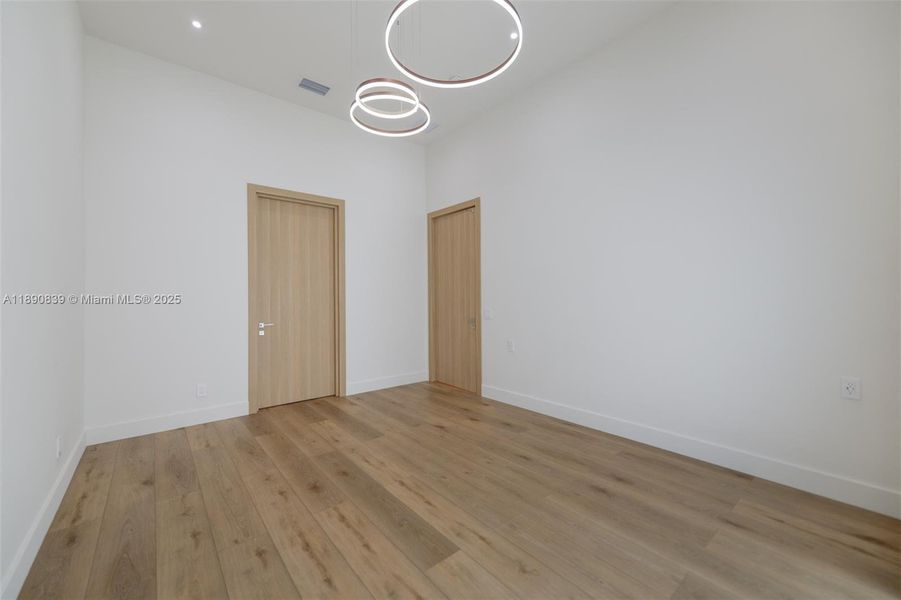 Spacious, unfurnished interior of a new home in , Hallandale Beach (Image 18).