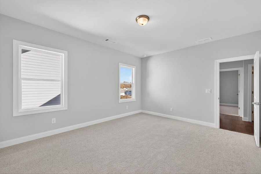 Spacious, unfurnished interior of a new home in Hemingway, Flowery Branch (Image 36).