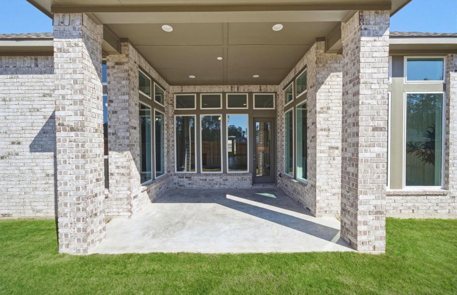 Exterior details and patio area of a home in The Highlands 55′, Porter (Image 4).