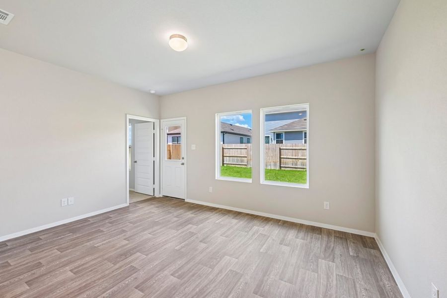 Spacious, unfurnished interior of a new home in Cascade, Liberty Hill (Image 12).
