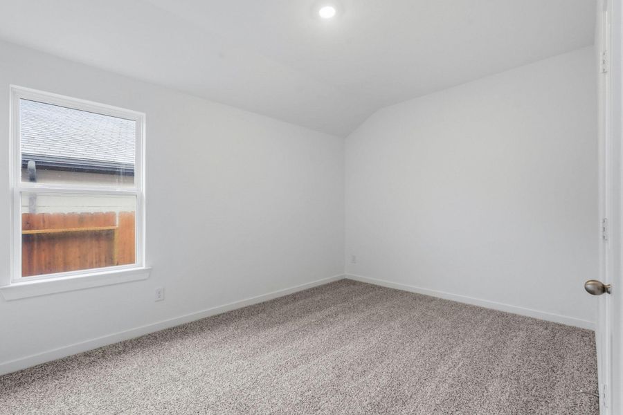 Spacious, unfurnished interior of a new home in Silverthorne, Conroe (Image 16).