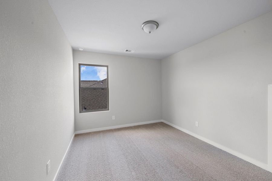 Spacious, unfurnished interior of a new home in Westridge Cove, Conroe (Image 14).