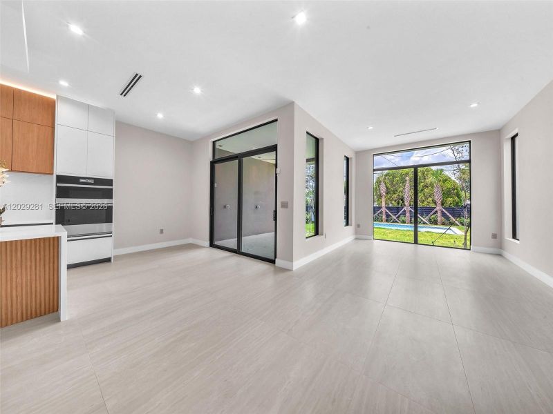 Spacious, unfurnished interior of a new home in , Hollywood (Image 21).
