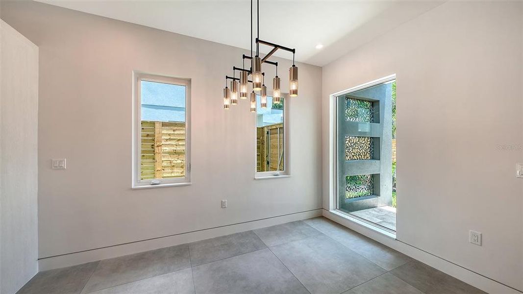 Spacious, unfurnished interior of a new home in , Sarasota (Image 40).