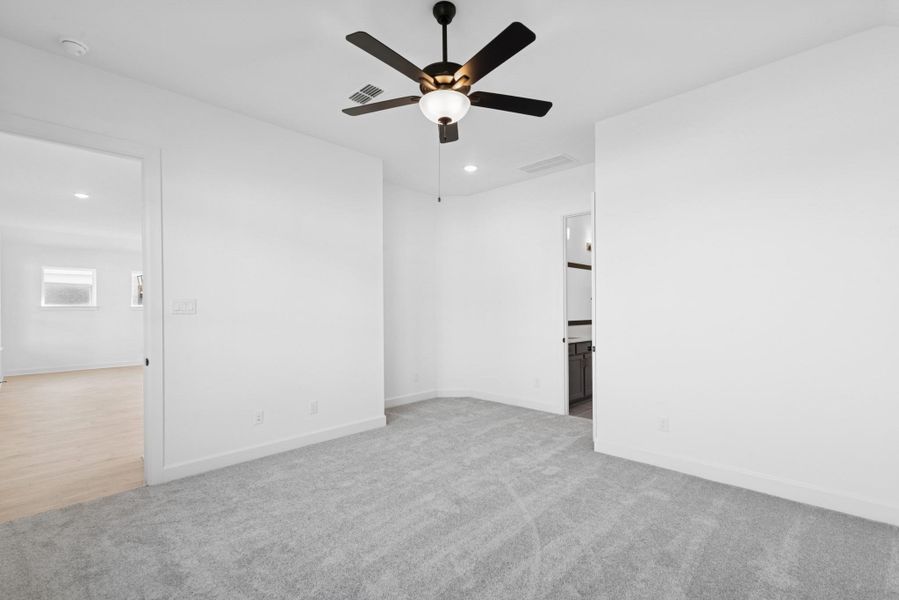 Spacious, unfurnished interior of a new home in Brookewater 55’ Homesites, Rosenberg (Image 24). Spacious, unfurnished interior of a new home in Brookewater 55’ Homesites, Rosenberg (Image 24).