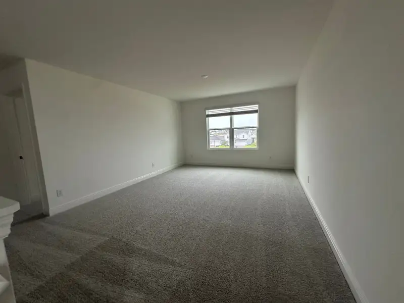 Spacious, unfurnished interior of a new home in Trinity Lakes, Groveland (Image 4).