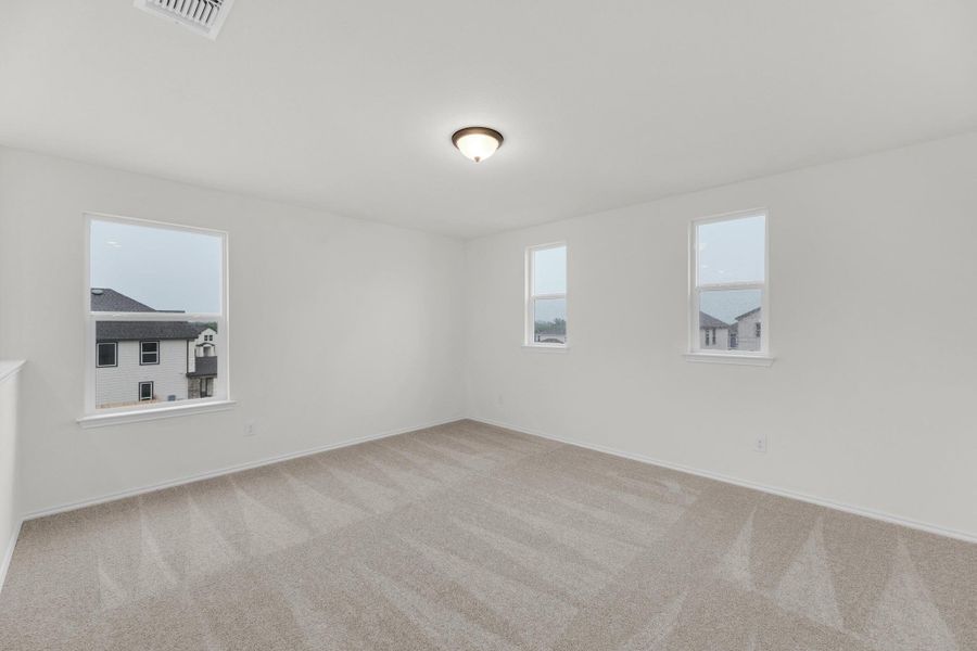 Spacious, unfurnished interior of a new home in Overlook Ranch, Georgetown (Image 20).