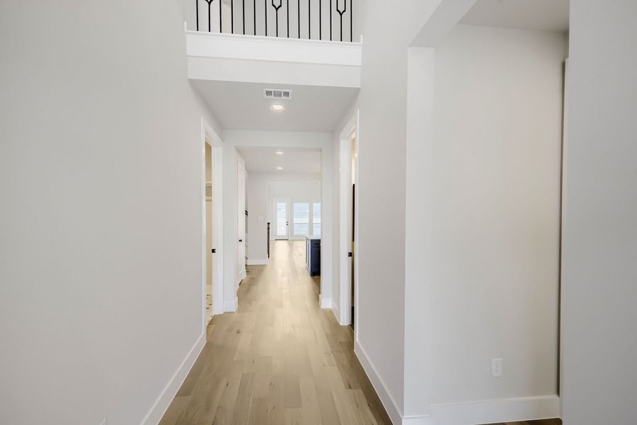 8913 Chestnut - Entry 8913 Chestnut - Entry