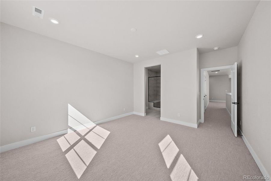 Spacious, unfurnished interior of a new home in , Littleton (Image 12).