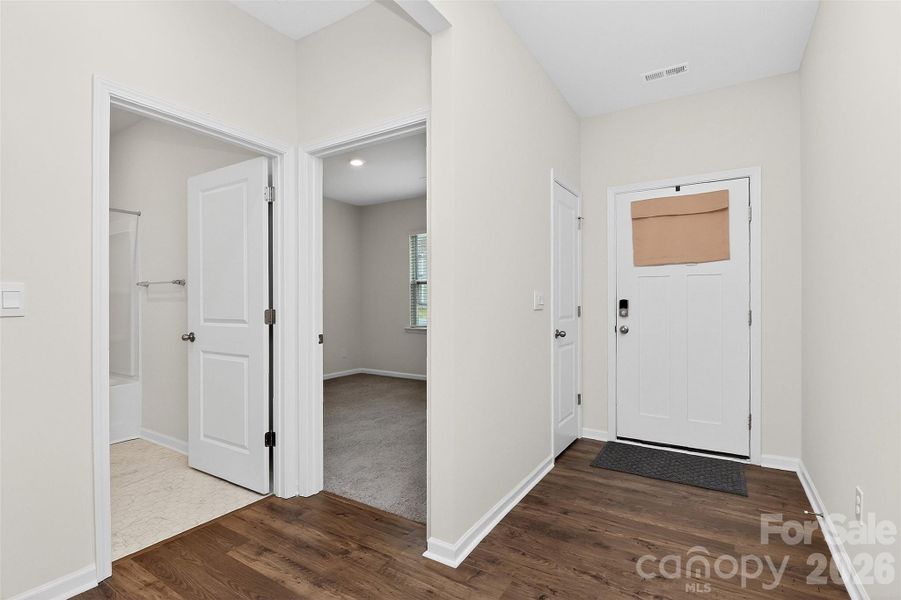Spacious, unfurnished interior of a new home in Fergus Crossing, York (Image 13).