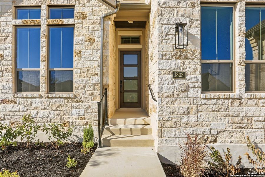 Exterior details and patio area of a home in Kinder Ranch 70's, San Antonio (Image 31).