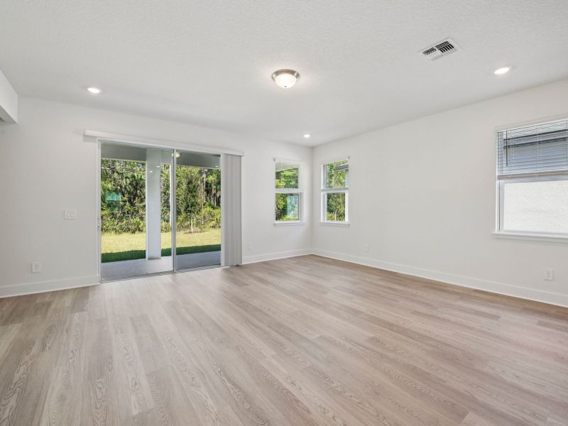 Spacious, unfurnished interior of a new home in Ridgehaven - Signature Series, Ormond Beach (Image 6).