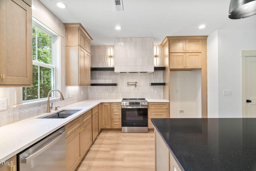 53-web-or-mls-165-nashua-dr 53-web-or-mls-165-nashua-dr