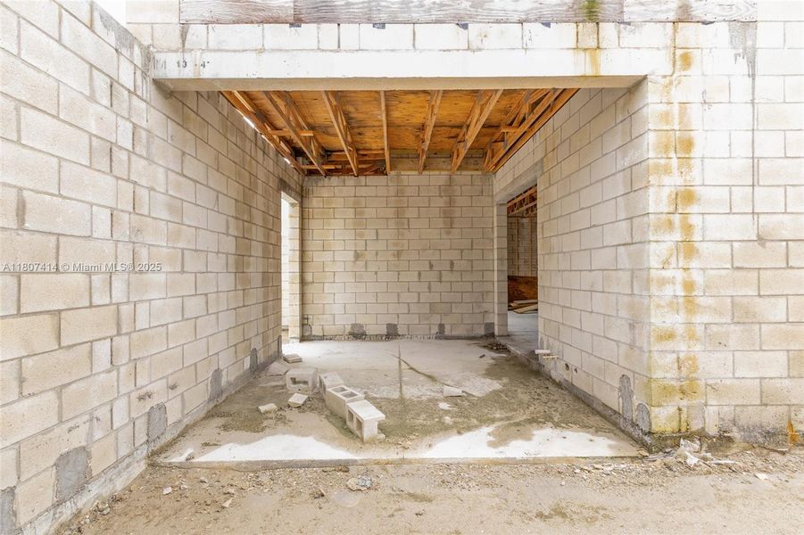 Spacious, unfurnished interior of a new home in , Palm Bay (Image 10).