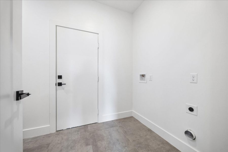Spacious, unfurnished interior of a new home in , Houston (Image 31).