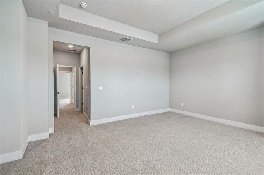 Spacious, unfurnished interior of a new home in Towns at Union, St. Petersburg (Image 19). Spacious, unfurnished interior of a new home in Towns at Union, St. Petersburg (Image 19).