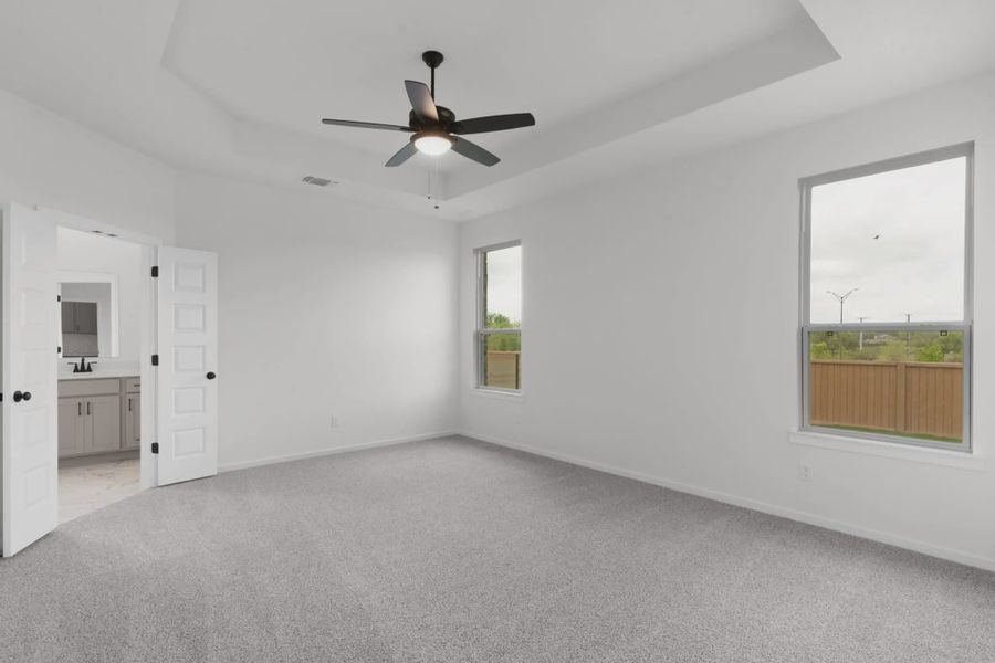 Spacious, unfurnished interior of a new home in Highland Village, Georgetown (Image 14).