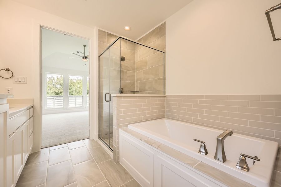 Plan 1563 Main Bathroom Representative Photo