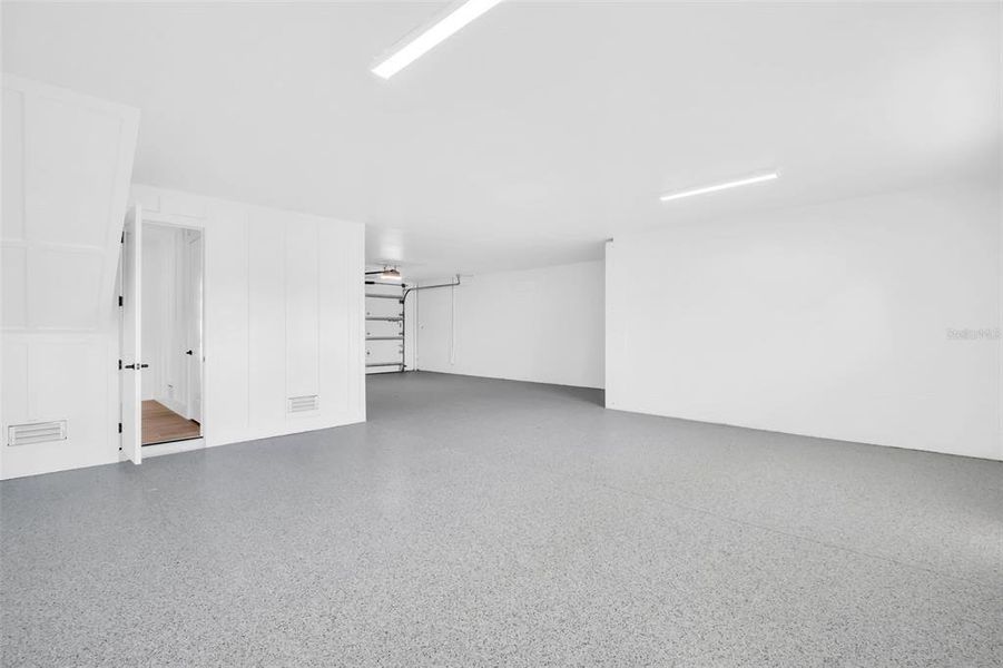 Spacious, unfurnished interior of a new home in , St. Petersburg (Image 39).