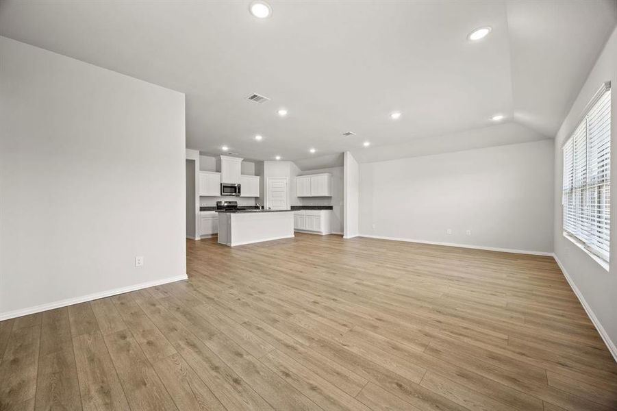 22-web-or-mls-556-ridgewood-dr