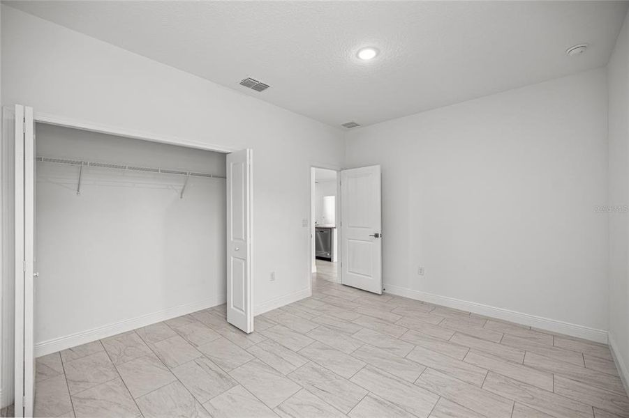 Spacious, unfurnished interior of a new home in , Ocala (Image 8).